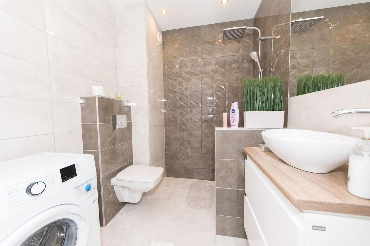 Cosy Studio With Private Garage P4You Pl Apartamento Cracovia Exterior foto