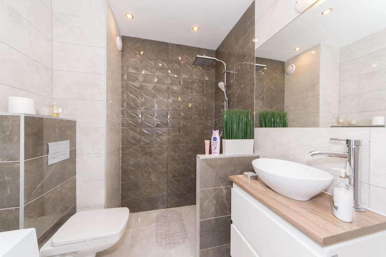 Cosy Studio With Private Garage P4You Pl Apartamento Cracovia Exterior foto