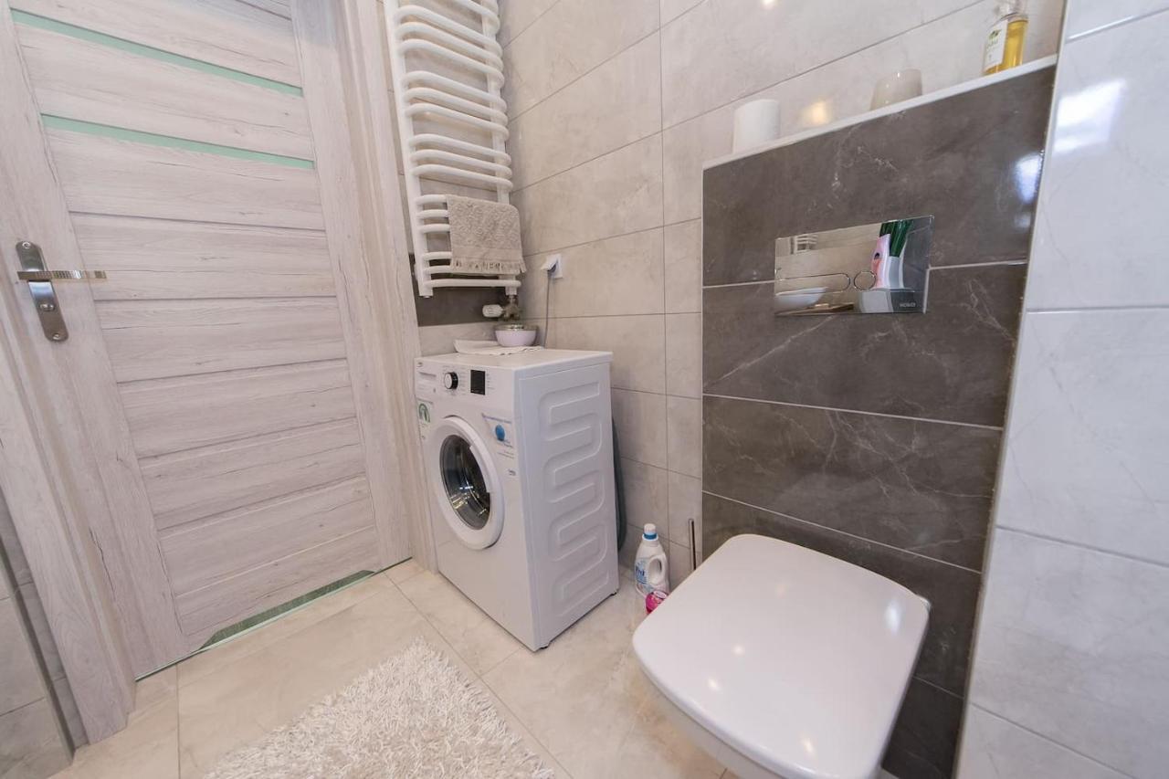 Cosy Studio With Private Garage P4You Pl Apartamento Cracovia Exterior foto